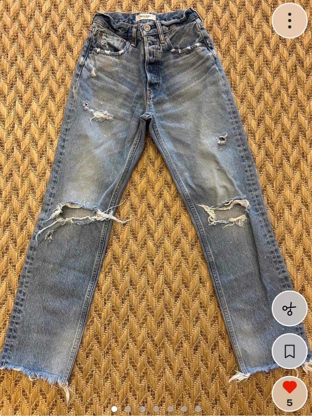 The perfect wash, gorgeous Moussy denim, size 24, excellent shape!